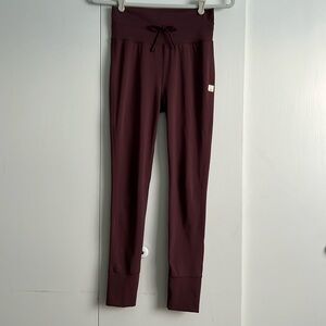 Vuori daily legging size small, lightly worn, good condition!